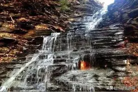 奇闻：千年未曾熄灭的“永恒火焰”，藏于瀑布之中，成因至今成谜图片