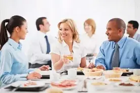 有人请吃饭，去了后发现是残局：高情商的人，懂得这样处理图片