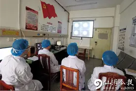 五月龄婴儿坠床，肢体瘫软，连续呕吐，被送往医院后图片