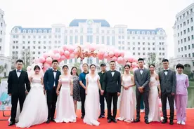 不愧是“逆行者”！河南5对医护人员举办集体婚礼，连结婚宣言都这么个性图片