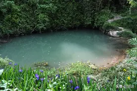 重庆黔江一水潭一日三次涨潮，一会儿浪花奔涌，一会儿波澜不惊图片