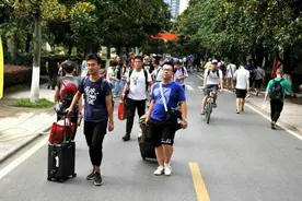 大学女寝宿管通知，让人看后面红耳赤？男生：阿姨就爱多管闲事图片