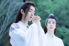 小说都不敢这么写的情节，王一博和肖战的缘分真是妙不可言图片
