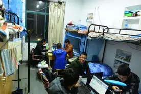 某大学男女宿舍同楼引发争议，大学回应：将进一步优化方案图片