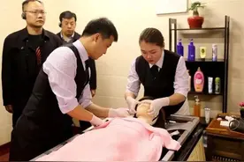 不要用手直接触摸身体，入殓师：无关恐惧，即使亲人也不能这样做图片
