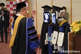 日本大学举行云毕业典礼 代替学生领毕业证的机器人火了：这是僵尸还魂了么？图片