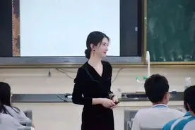 女老师颜值爆表，“被迫”走红网络遭热议：老师颜值高有错吗？图片