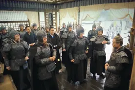 庞统献上铁索连船计时，曹营至少有3位谋士看出破绽，为何不愿说图片