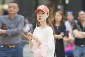一顶帽子带来的街头运动感，帽子搭配也很美图片