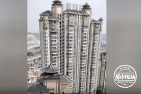 2名男孩在18楼屋顶跳来跳去，业主吓得不轻图片