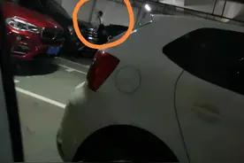 男子为筹钱缴纳法院罚金，竟在深夜潜入居民区“拉车门”行窃被抓图片