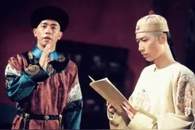 韦小宝真实存在吗？《剑桥倚天屠龙史》证实韦小宝是韦一笑的后代图片