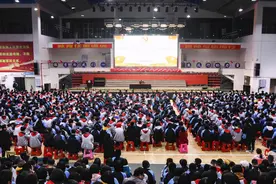 《小草》作词者、“一级战斗英雄”来到邵阳，他的故事震撼了无数人图片