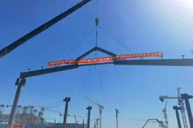 建筑结构丨新疆最大单体建筑！乌鲁木齐机场T4航站楼“钢屋盖”完成整体提升图片