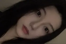 小说：我骑摩托送女友回家，故意走崎岖不平的路，下车她翻我一眼图片