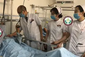 市中医医院骨伤科为93岁老人成功实施人工股骨头置换术图片