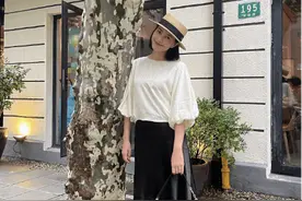 被高圆圆的街拍生图美到了！白上衣配鱼尾裙简约优雅，女神真迷人图片