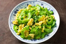 苦瓜的“苦源”在哪里？切掉苦瓜一部位，苦瓜没有苦味，口感清脆图片