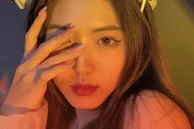小说：你小子真有本事啊，什么时候搞到这么漂亮的一个妞？图片
