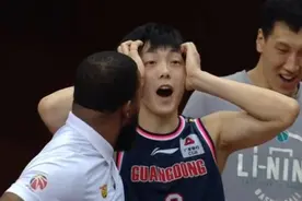 狂输37分！新疆今夜惨败广东，赵睿暴扣，胡明轩激动地不敢相信图片