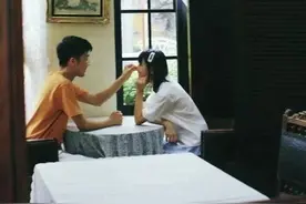 我搜集了四段甜甜的恋爱图片