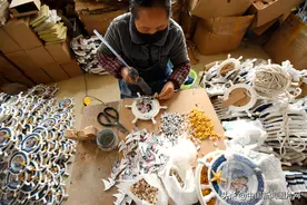浙江仙居：农村家庭微工厂 挣钱顾家两不误图片
