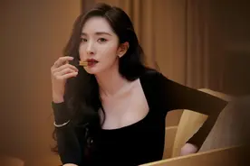 杨幂小黑裙超迷人图片