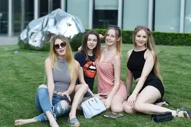 俄罗斯美女美若天仙，但忍受不了她的“生理缺陷”，婚后会很尴尬图片