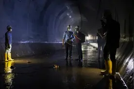 美媒：香港耗资38亿美元修建下水道管网系统，可以开进去公交车图片