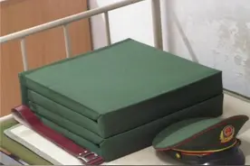 美国海豹突击队效仿我军叠被子，37年后，四星上将总结出一个道理图片