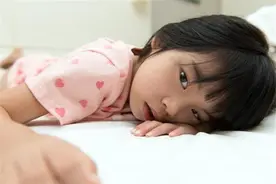 为什么有了二胎，老大会“一夜长大”？二胎家庭平衡的爱很重要图片