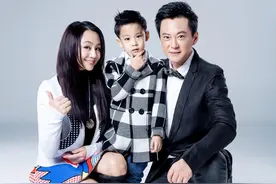 曹颖儿子太会长！一家三口合影儿子是颜值担当，比老妈还“漂亮”图片