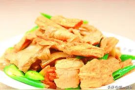腐竹炒肉片很多人第一步就做错了，难怪不好吃，厨师长教你如何做图片