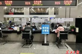 专用通道、分时预约，市民之家多种方式防人员聚集图片