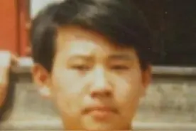 2000年，抛弃郭麒麟的生母胡中惠，后来赴日美，有了自己的事业图片