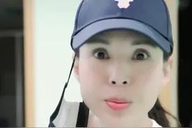 李若彤素颜现身打针，手臂青筋暴起，不久前还与张丰毅一起健身图片