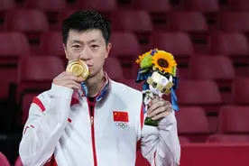 马龙夺冠多不容易？伤病手术一年半无冠，看科比纪录片激励自己图片