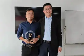 一马当先践行铁军文化 | 渝欧铁军首位价值观标兵马希锋图片