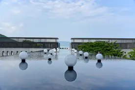 太阳湾三面环山，一面向海，风景优美如画图片