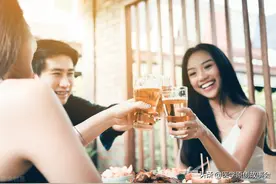 长期喝酒的人，四个测试能顺利通过，恭喜你的肝脏很健康图片