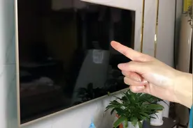 新年大扫除，电视屏幕别乱擦，学会正确方法，擦得干净还不落灰图片