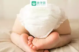 还在给宝宝把屎把尿？专家告诉你，为什么不能这么做！图片