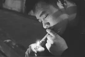 心理学：内心阴暗的狠角色，大多有4个特征，敬而远之图片