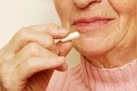 补钙应该喝奶粉还是牛奶？用多少度水冲最合适？几件事你清楚吗图片