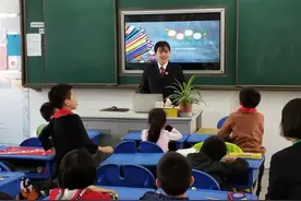 90后当上“副校长”？图片
