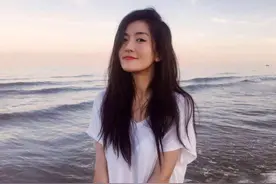 看到谢娜被水浸湿的肚皮，终于知道张杰为什么那么爱谢娜了图片