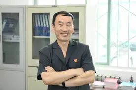 不忘百年初心，继续砥砺前行！图片