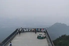 野道登紫金山顶峰图片