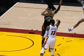 NBA实战的极致弹跳，詹姆斯肩膀近乎平筐，卡特直接飞跃法国中锋图片