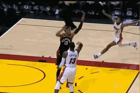 NBA实战的极致弹跳，詹姆斯肩膀近乎平筐，卡特直接飞跃法国中锋图片